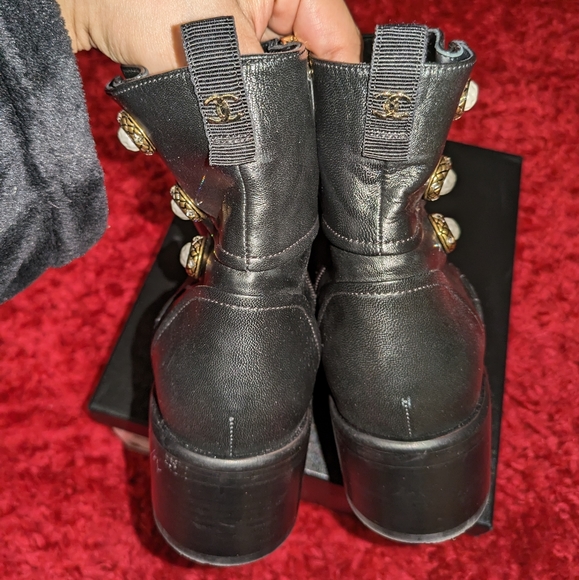 CHANEL 2017 LEATHER CRYSTAL EMBELLISHED QUILTED MOTO BOOTS IT 40.5 / US 10 - Picture 12 of 12